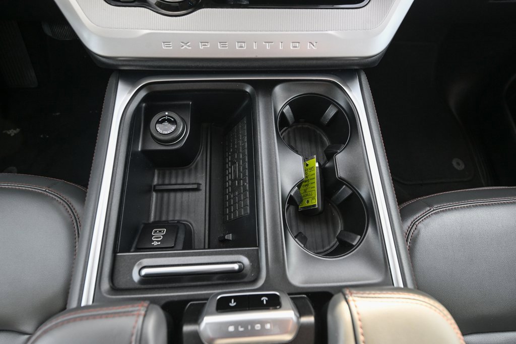 Certified 2025 Ford Expedition Active image 30