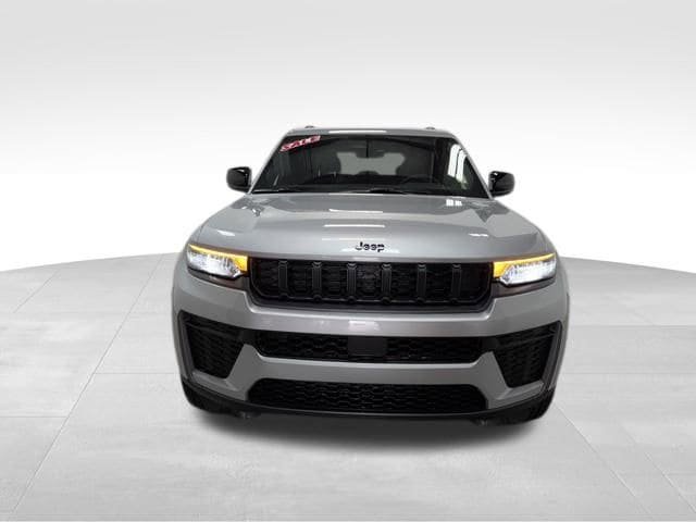 New 2026 Jeep Grand Cherokee Altitude AWD/4WD image 3