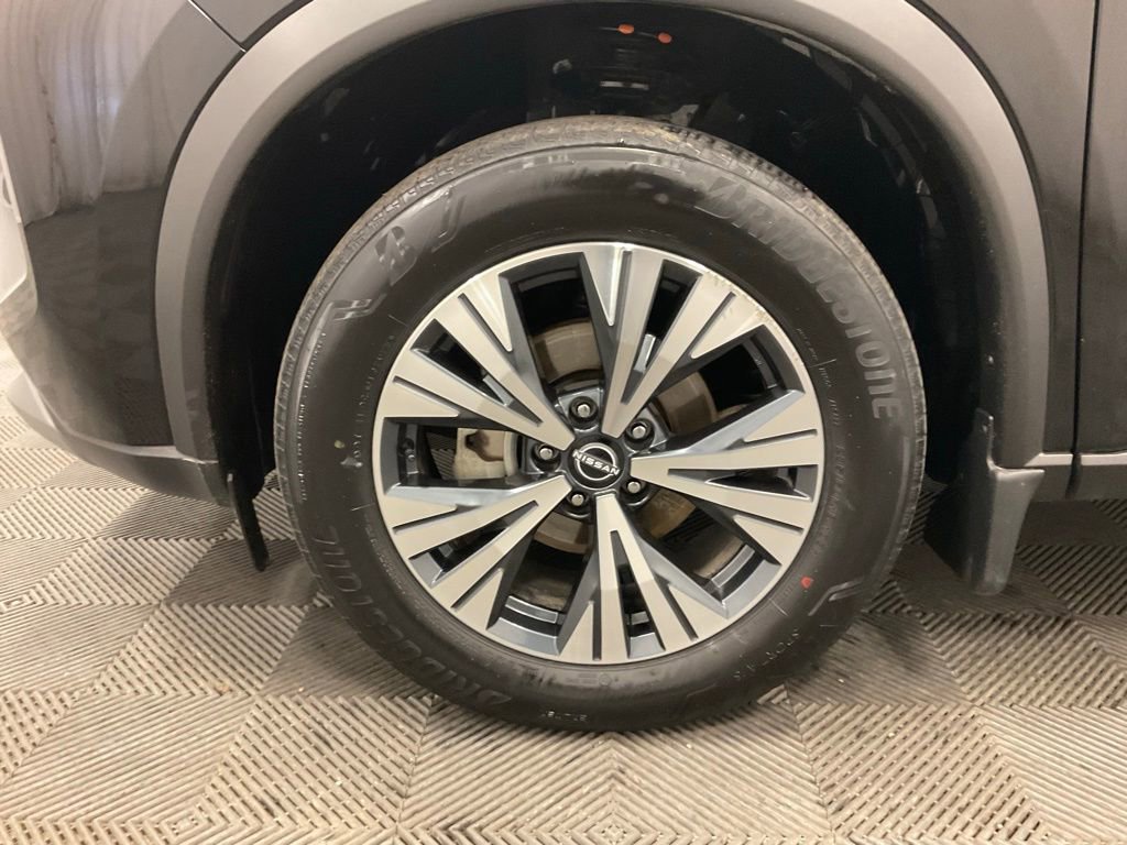 Used 2023 Nissan Rogue SV w/ SV Premium B Package image 8