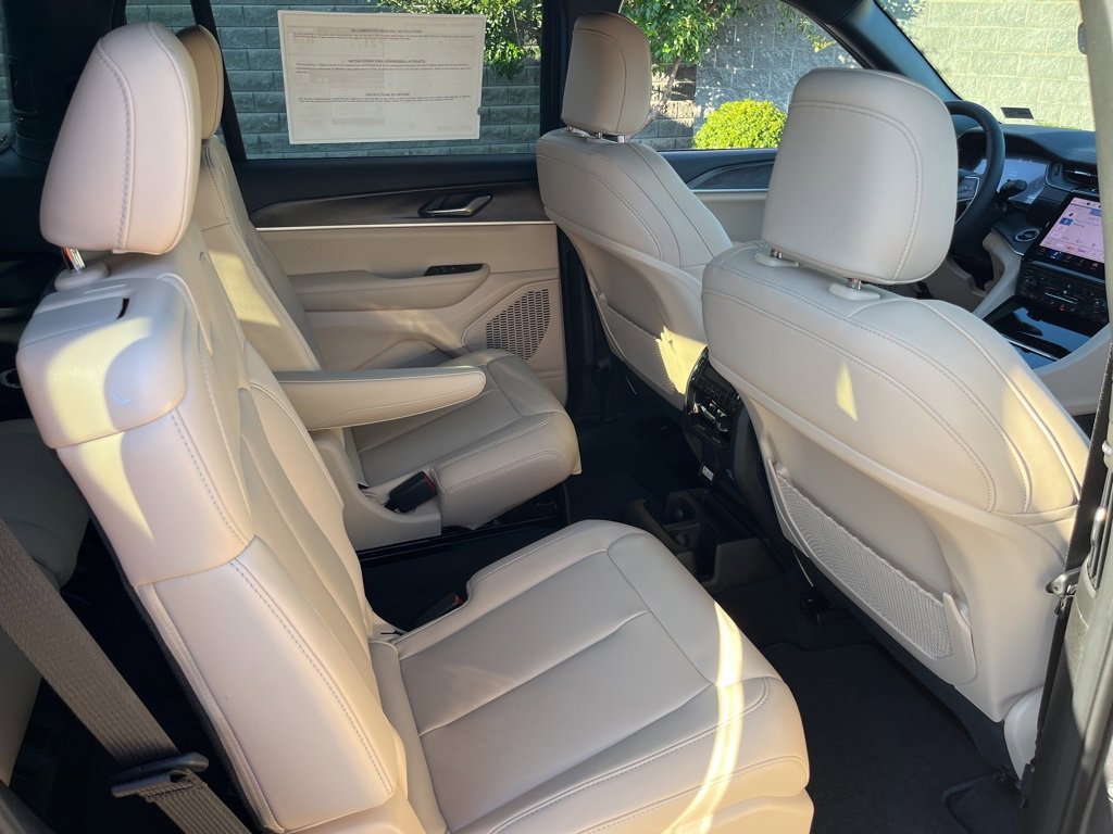 New 2025 Jeep Grand Cherokee L Limited image 13