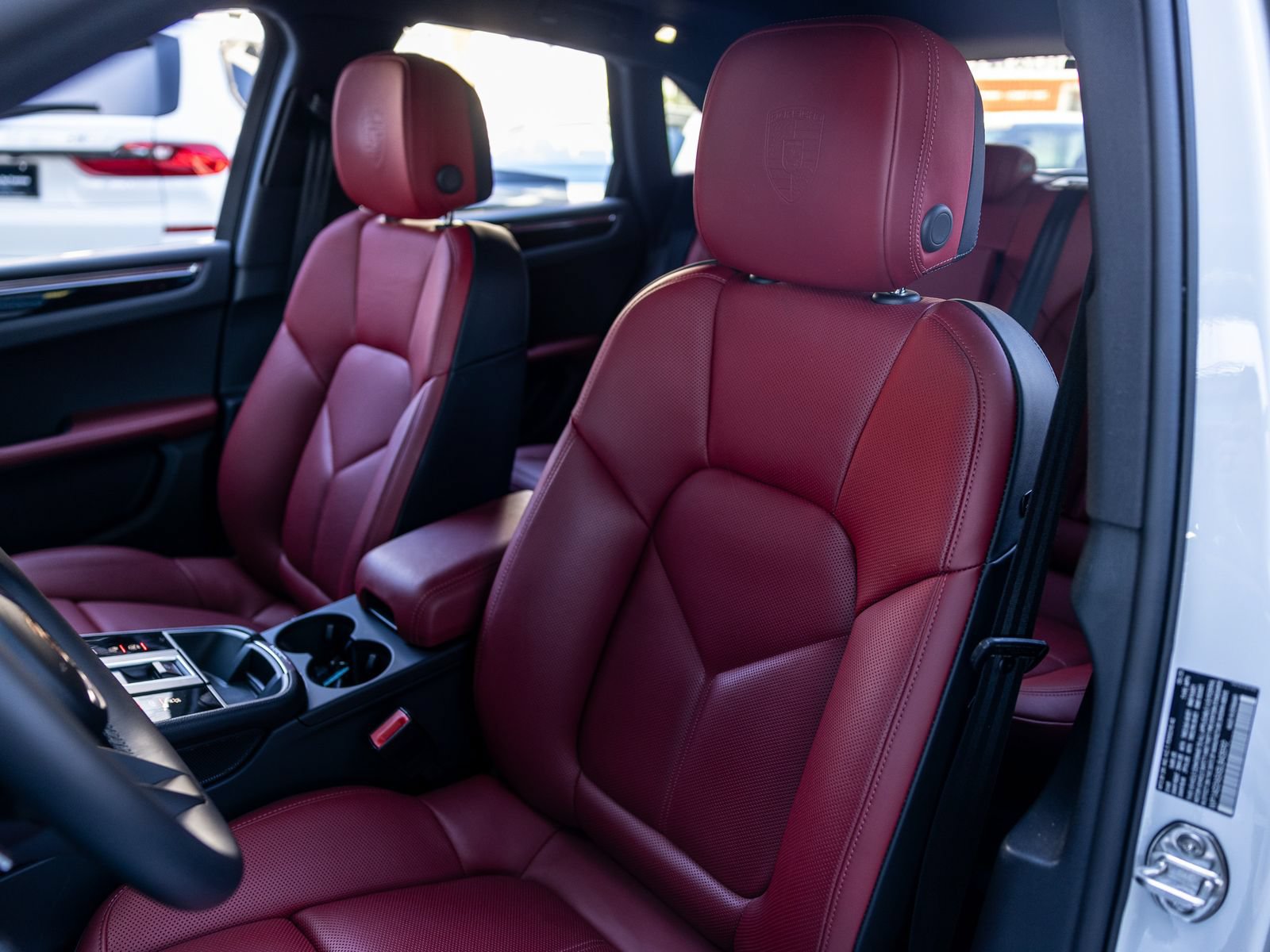 Certified 2025 Porsche Macan S AWD/4WD image 5