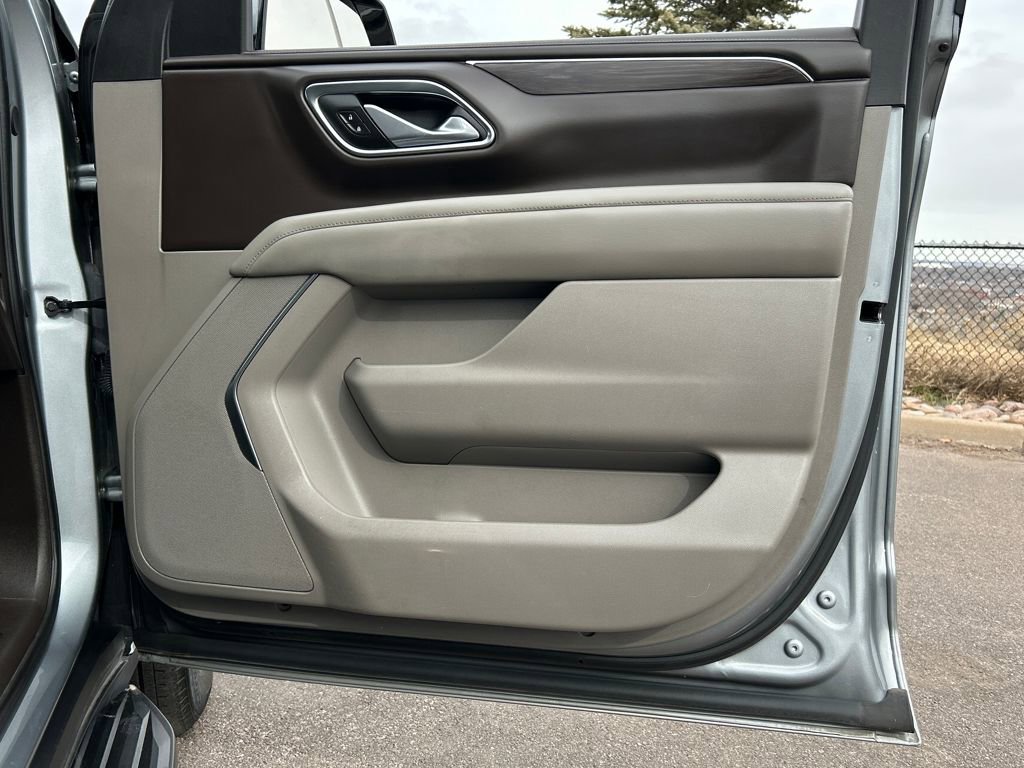 Used 2024 Chevrolet Suburban LS image 34