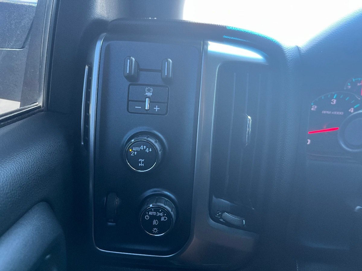 Used 2018 Chevrolet Silverado 1500 LT w/ All Star Edition AWD/4WD image 21