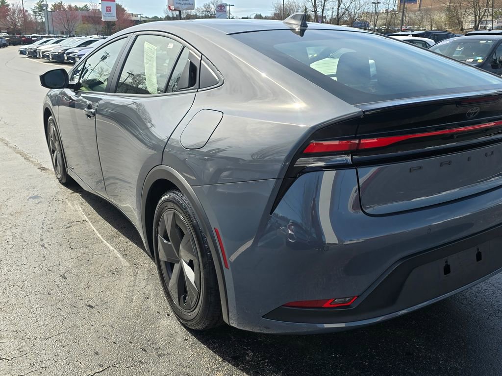 Used 2024 Toyota Prius LE AWD/4WD image 5