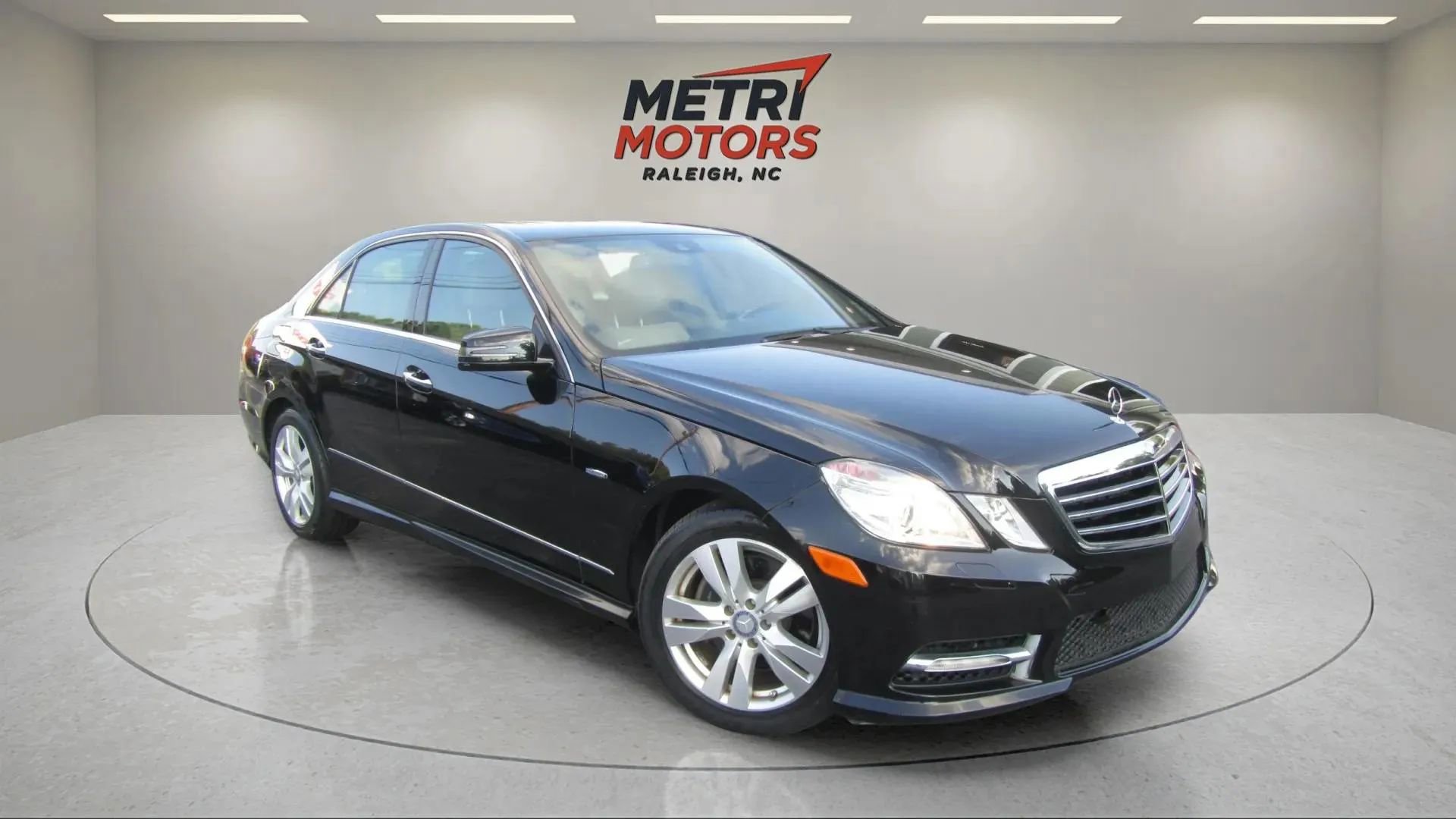 Used 2012 Mercedes-Benz E 350 BlueTEC Sedan image 3