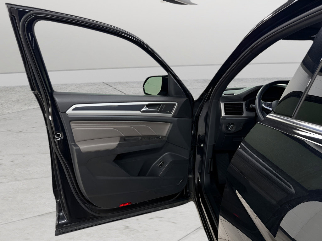 Certified 2023 Volkswagen Atlas Cross Sport SEL Premium R-Line image 17