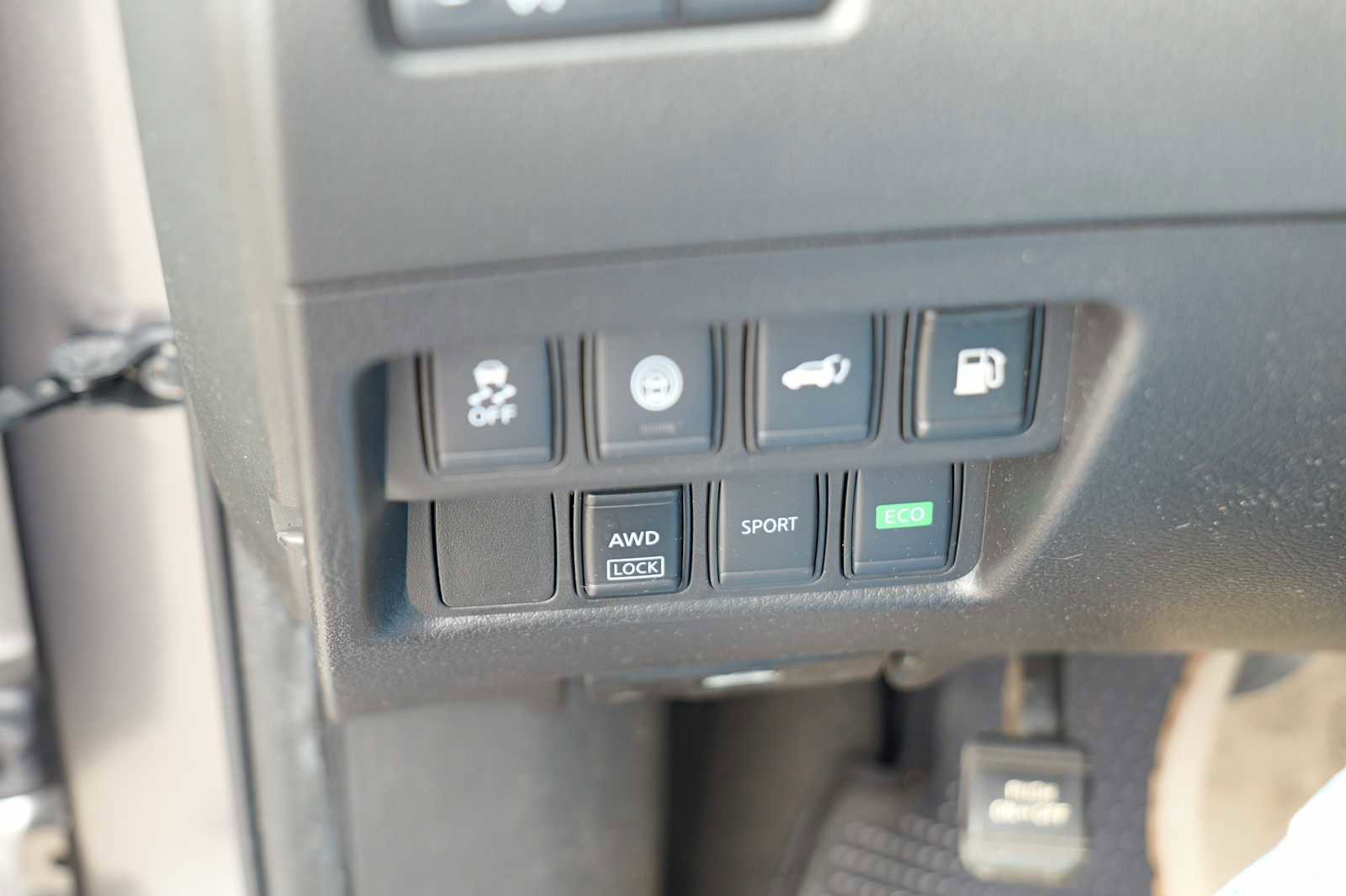 Used 2020 Nissan Rogue SV image 19