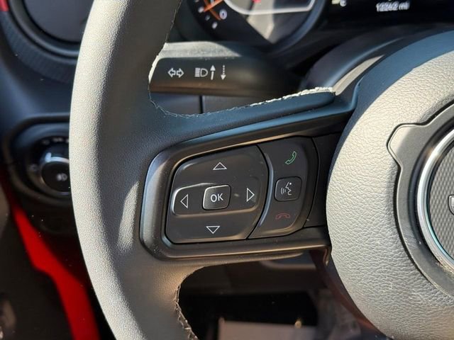Used 2025 Jeep Wrangler Unlimited Rubicon AWD/4WD image 18