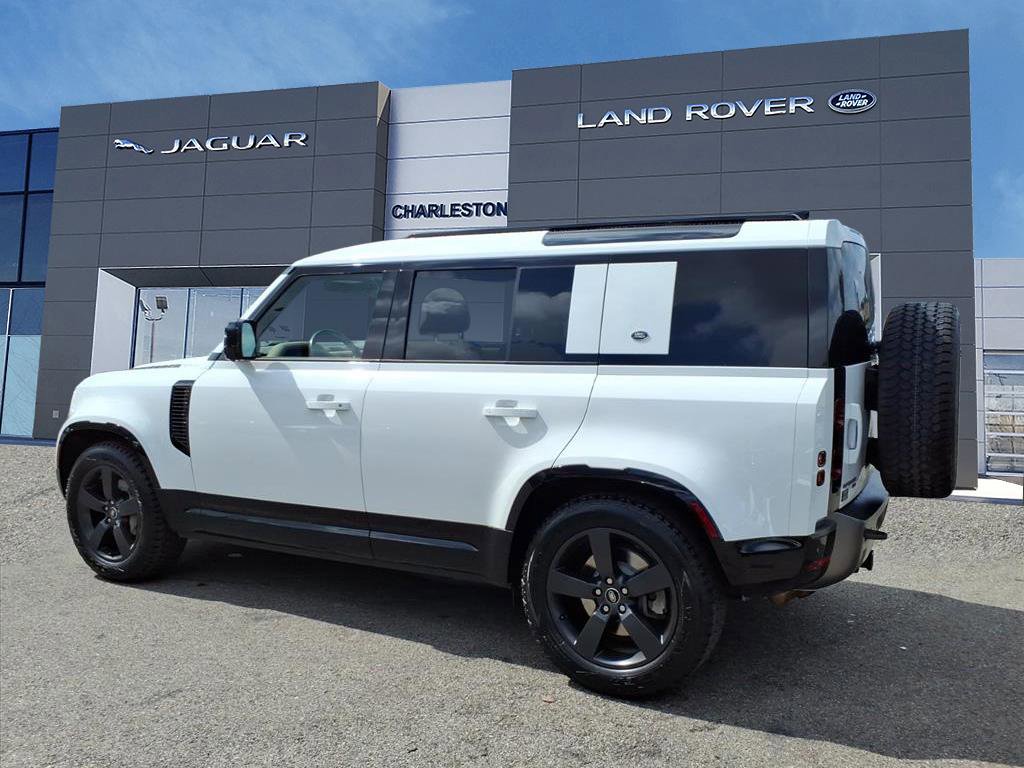Used 2022 Land Rover Defender 110 X-Dynamic SE image 3