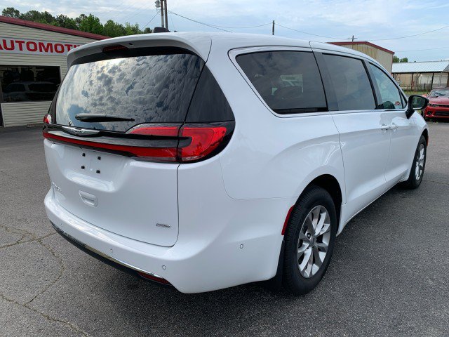 Used 2024 Chrysler Pacifica Touring-L AWD/4WD image 14
