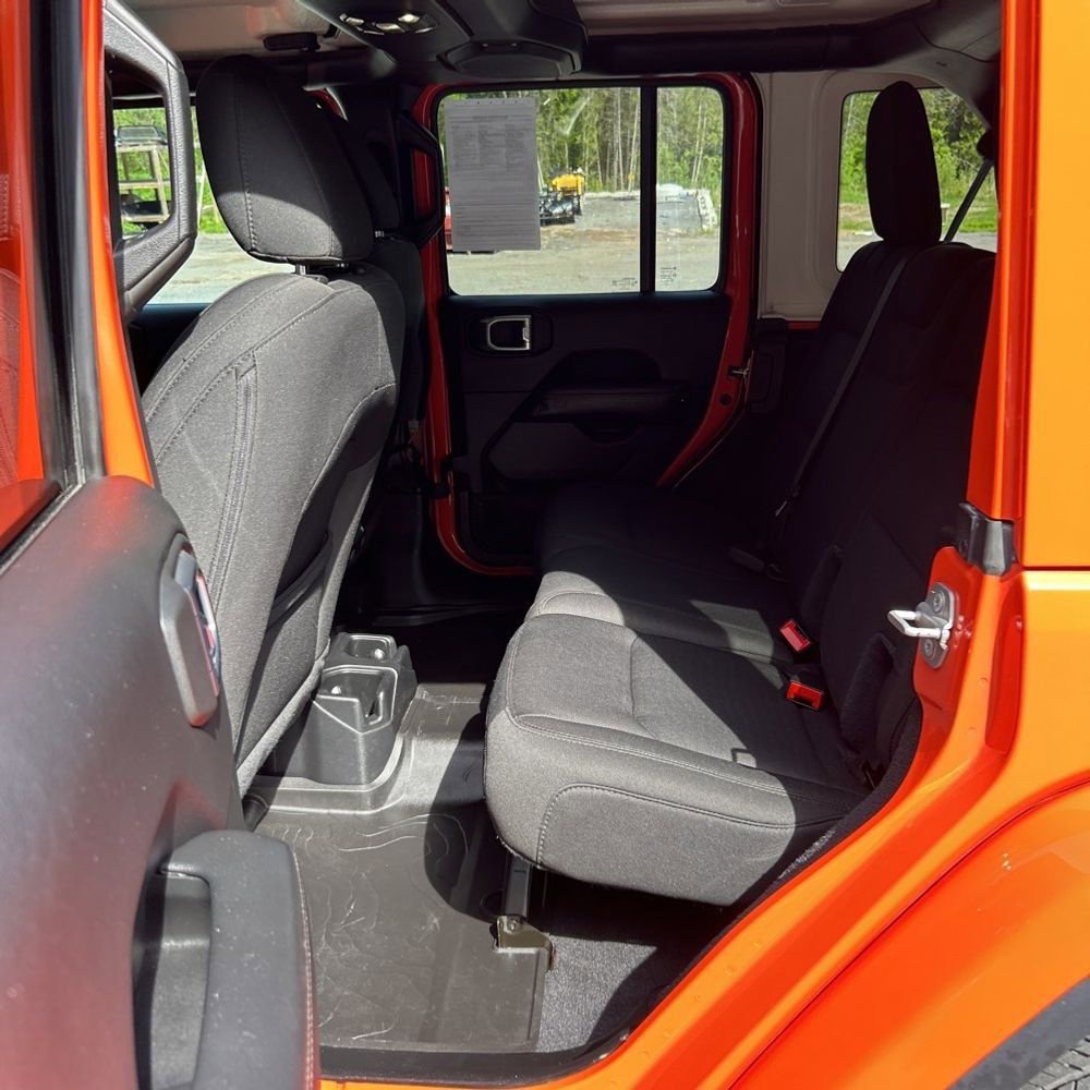 Used 2020 Jeep Wrangler Unlimited Sahara w/ Uconnect 4C Nav & Sound Group AWD/4WD image 13