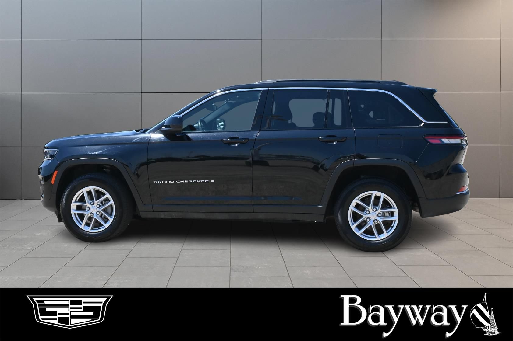 Used 2024 Jeep Grand Cherokee Laredo X RWD image 5