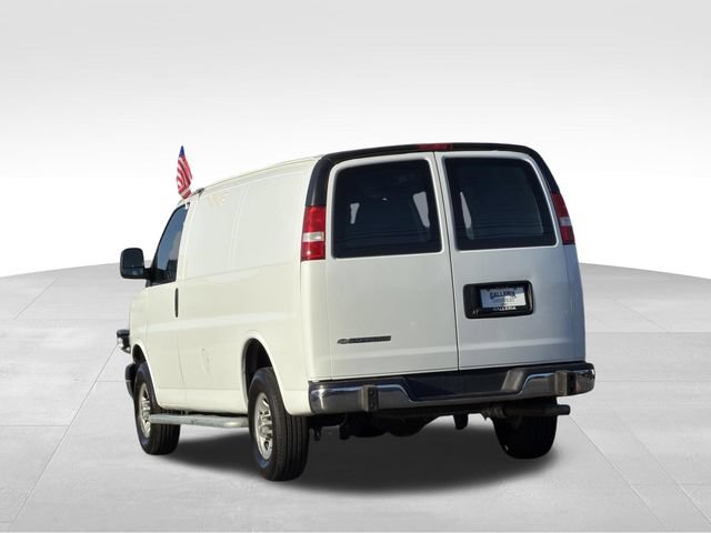 Used 2024 Chevrolet Express 2500 w/ Driver Convenience Package RWD image 6