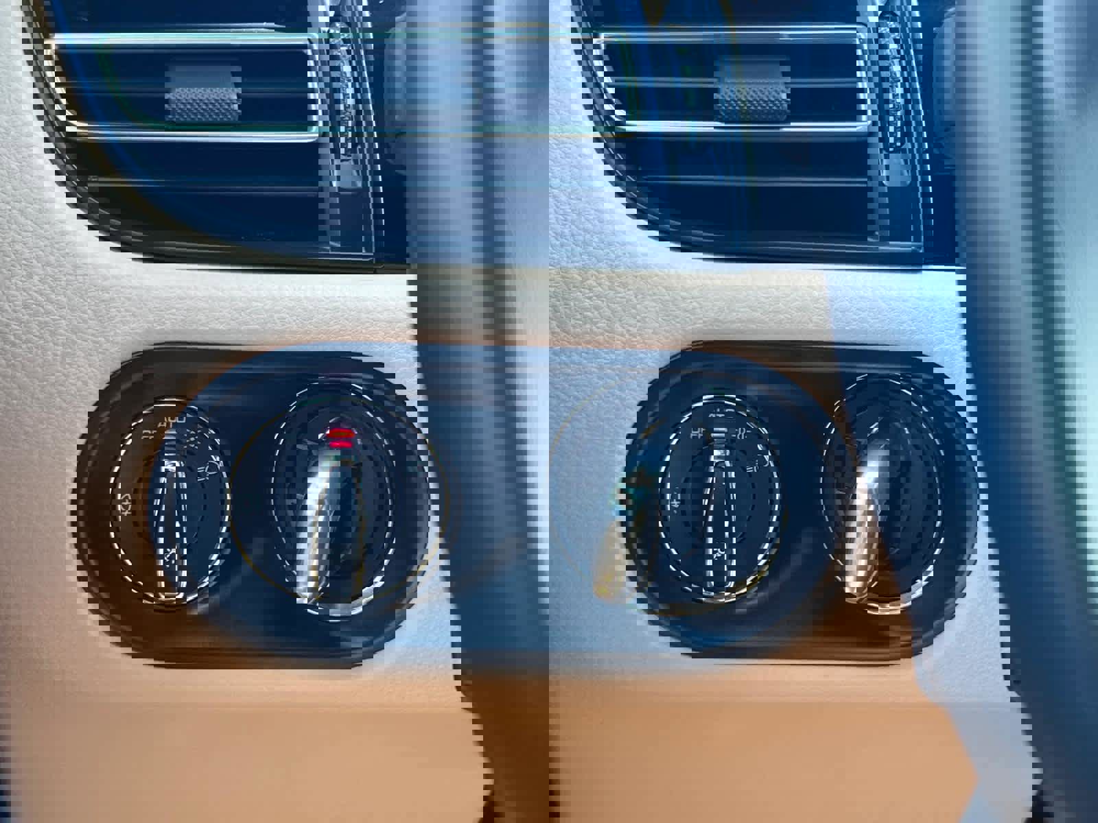 Used 2025 Porsche Macan image 22