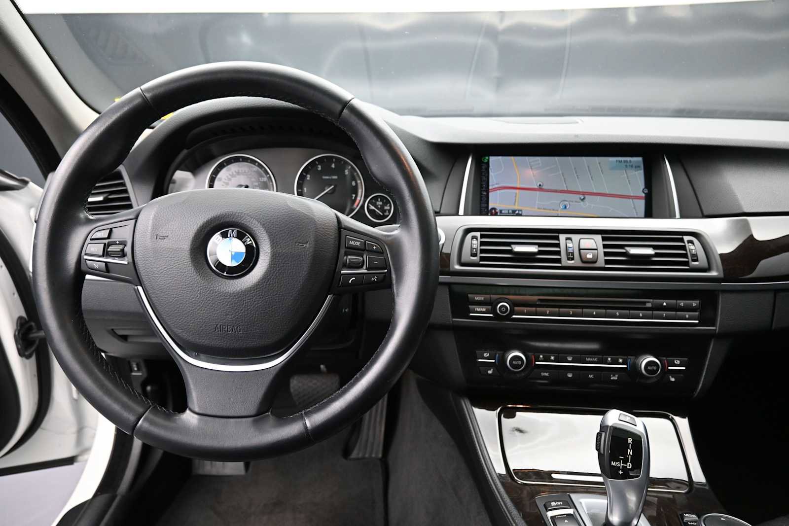 Used 2015 BMW 528i Sedan image 15
