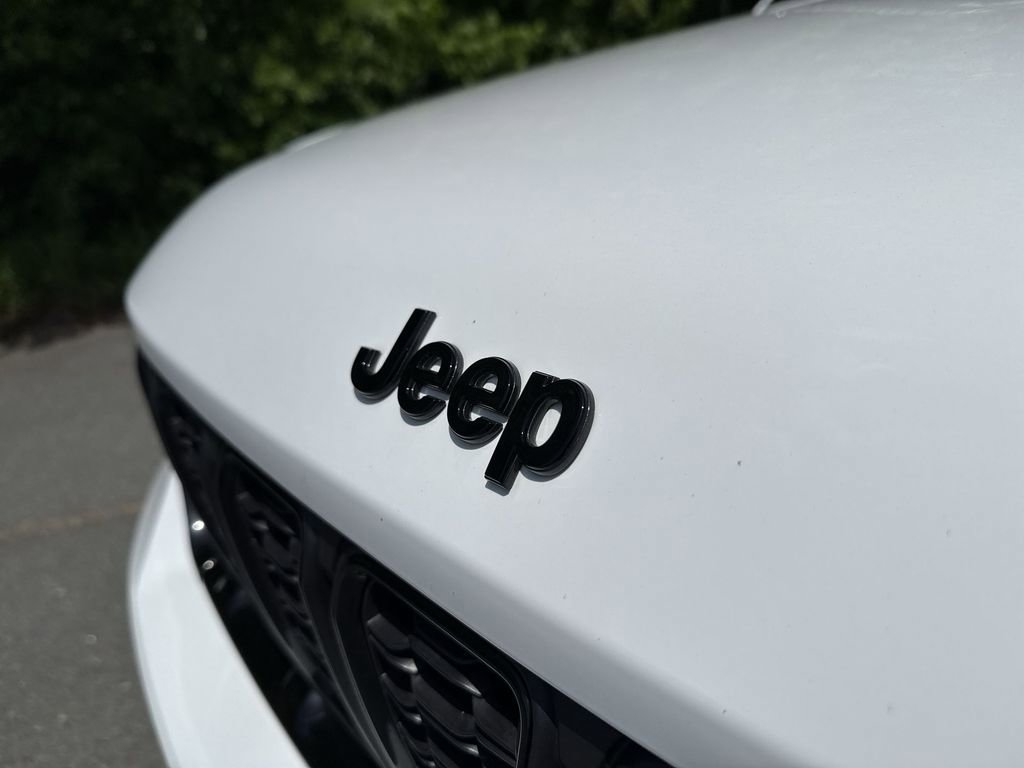 Used 2024 Jeep Grand Cherokee Altitude image 30