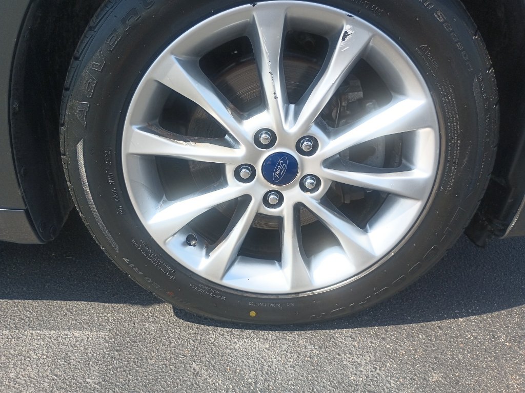 Used 2017 Ford Fusion SE w/ Fusion SE Technology Package FWD image 10
