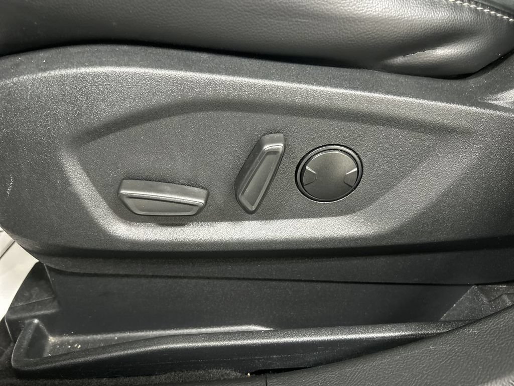 Used 2024 Ford Edge SEL AWD/4WD image 10