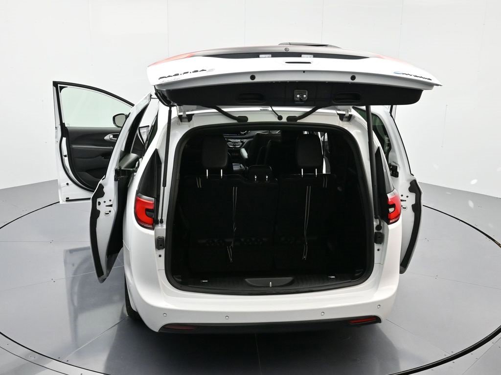 Used 2024 Chrysler Pacifica Select image 47