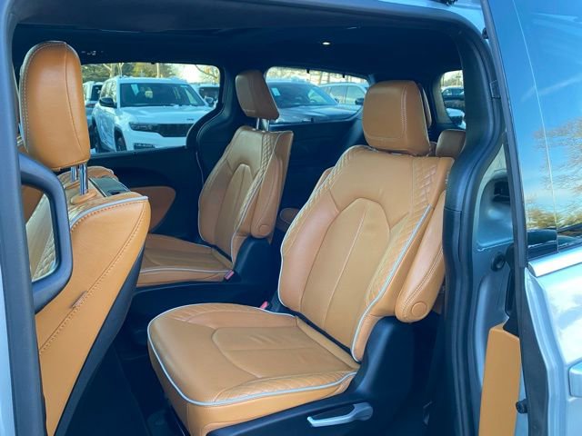 Used 2023 Chrysler Pacifica Pinnacle image 28