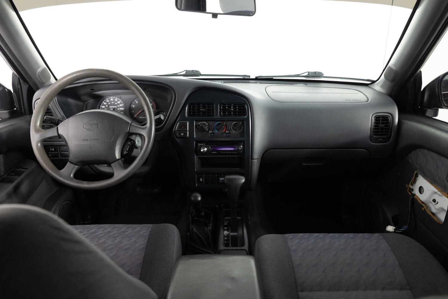 Used 1997 Nissan Pathfinder LE AWD/4WD image 25