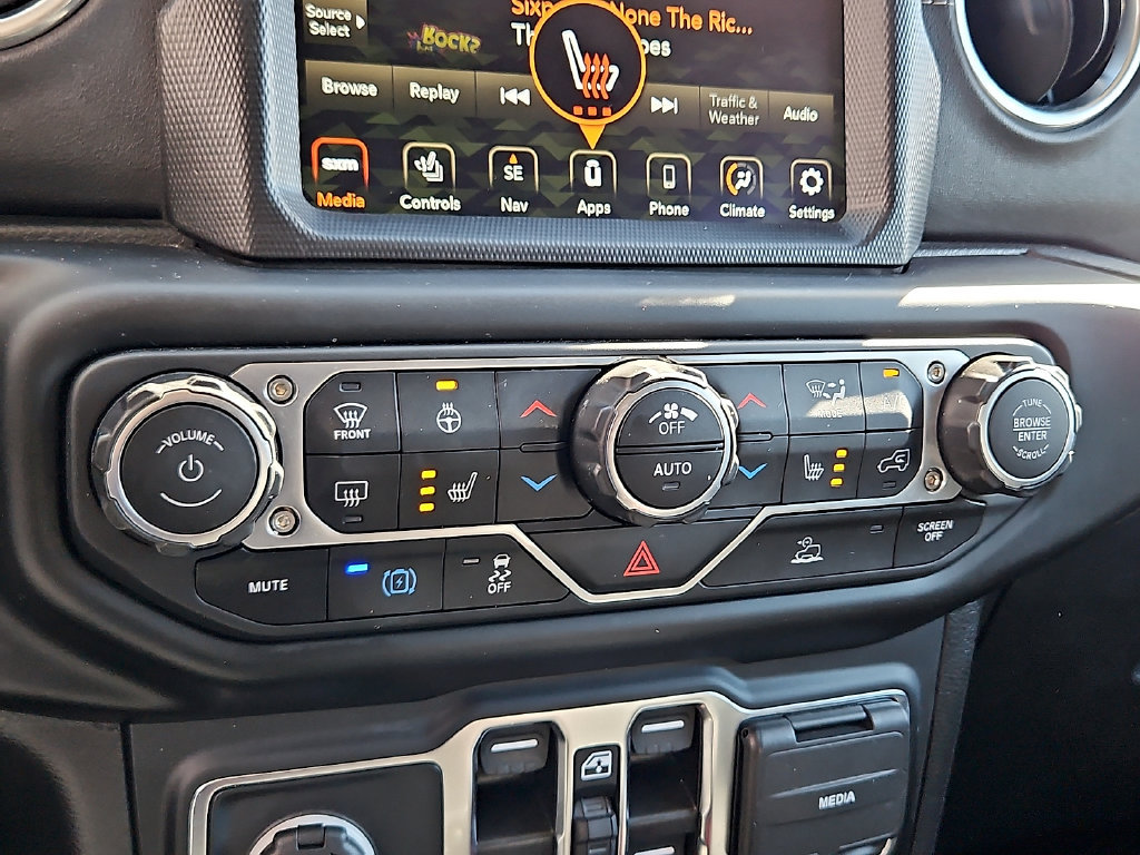 Used 2023 Jeep Wrangler Unlimited Sahara w/ Cold Weather Group AWD/4WD image 16