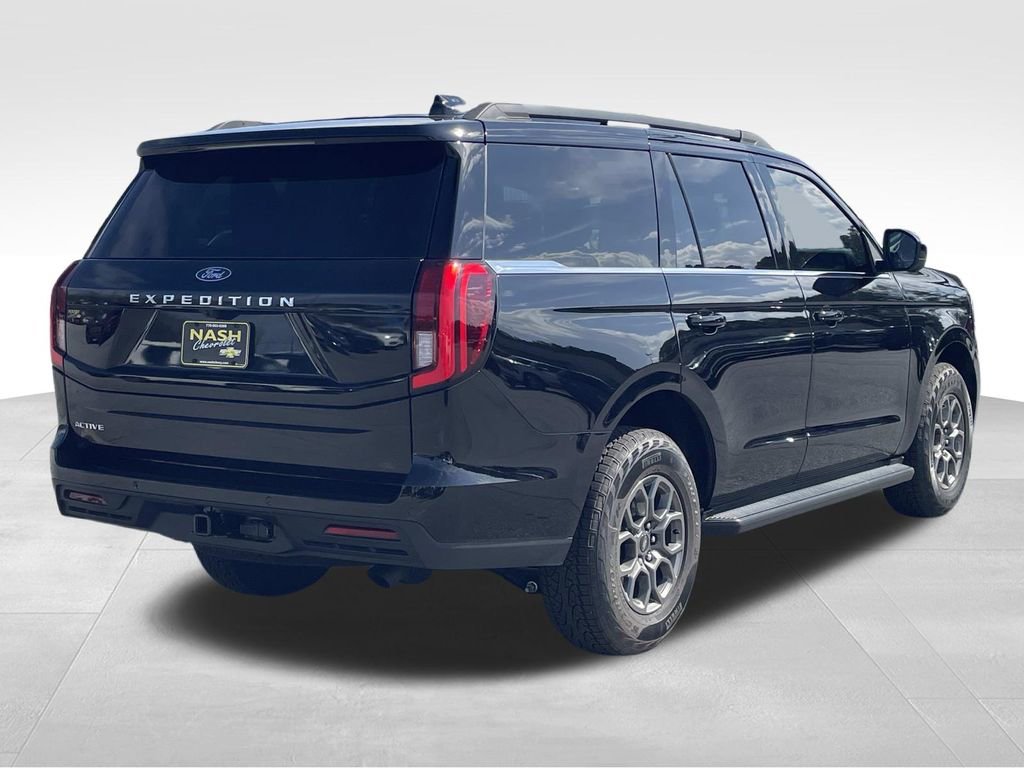 Used 2026 Ford Expedition Active image 3