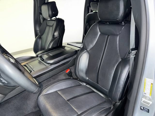 Used 2024 Jeep Wagoneer L Series II w/ Flexible Seating Group AWD/4WD image 17
