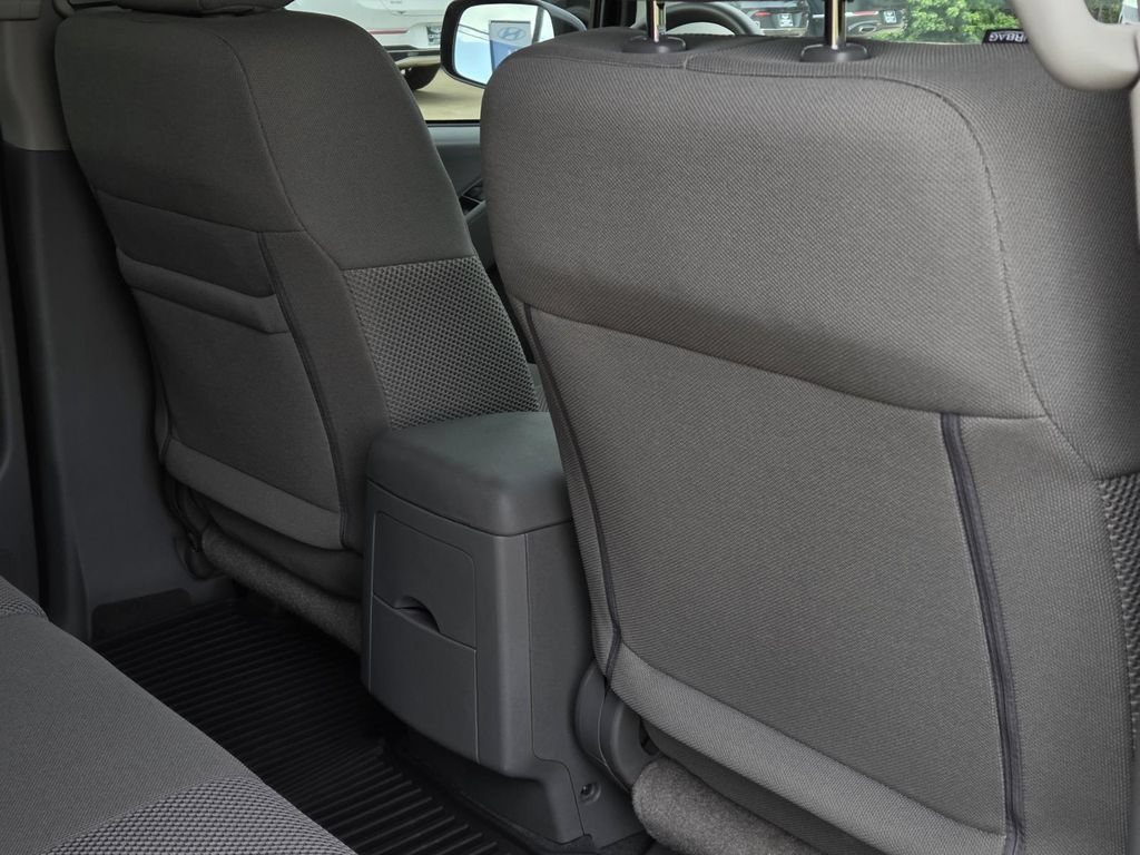 Used 2021 Nissan Frontier SV w/ Midnight Edition Floor Mats RWD image 28