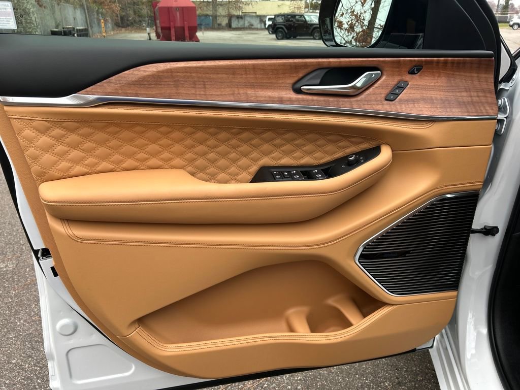 New 2025 Jeep Grand Cherokee L Summit image 11