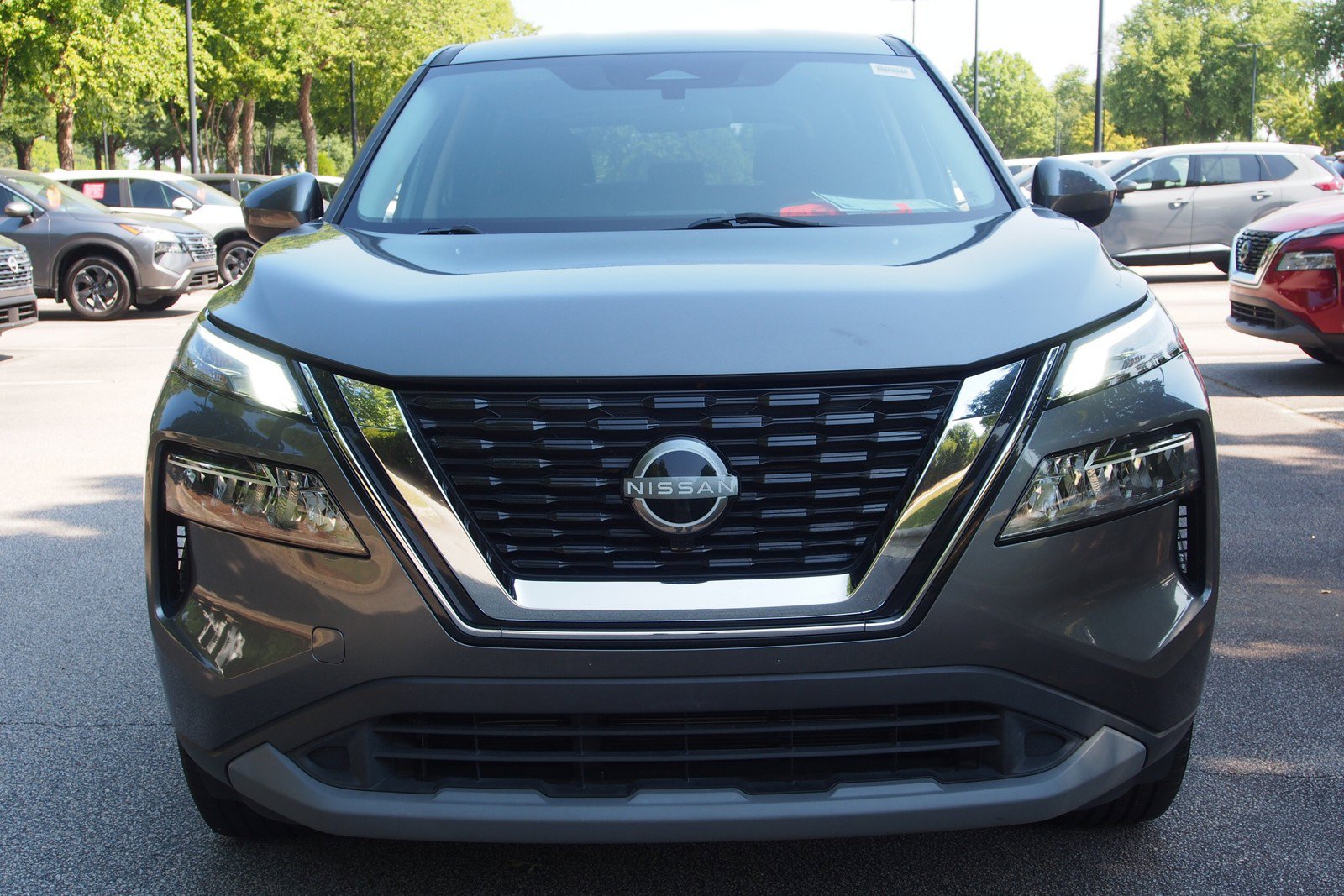 Used 2023 Nissan Rogue SV FWD image 2