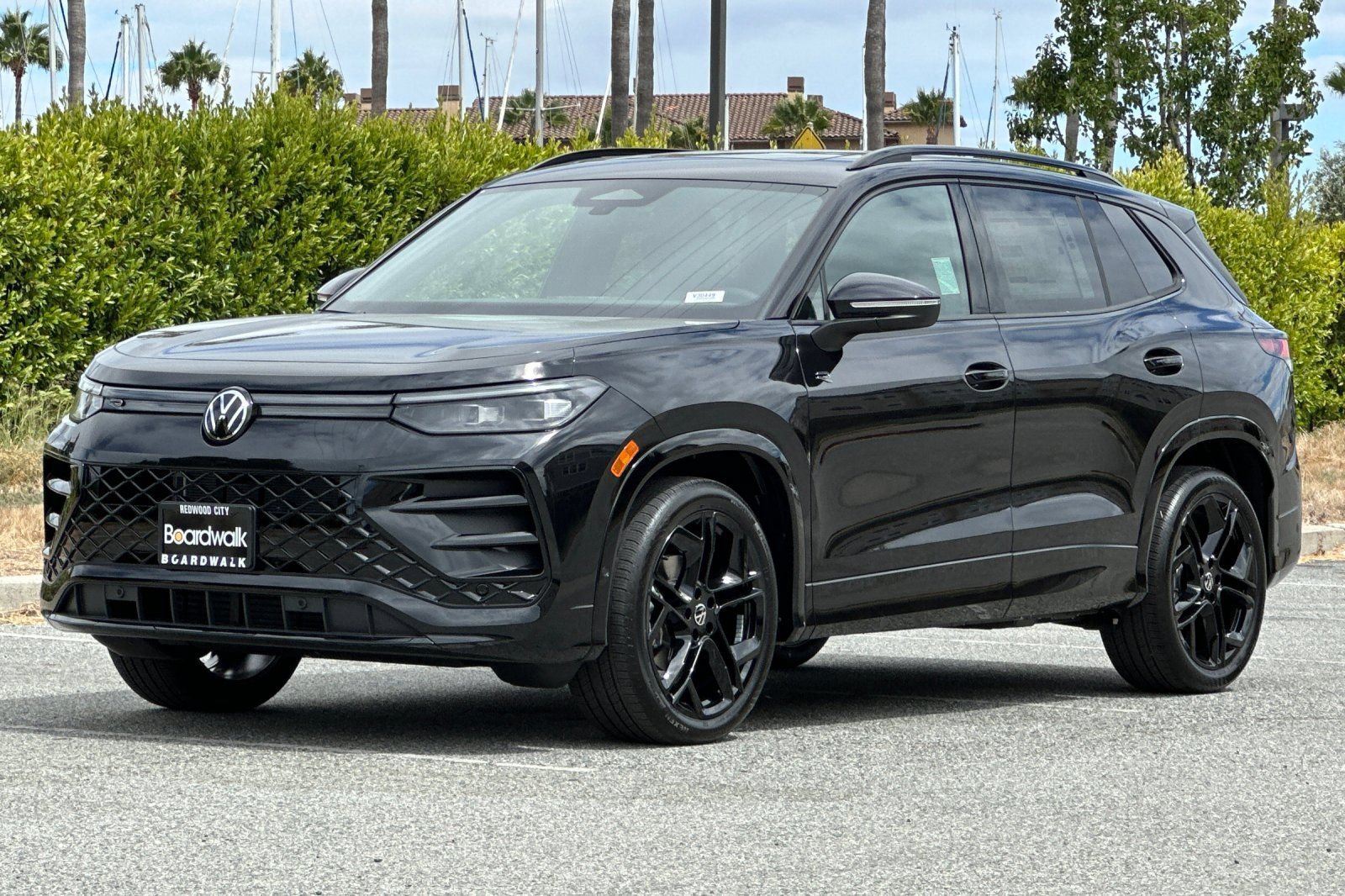 New 2026 Volkswagen Tiguan SE R-Line FWD image 8