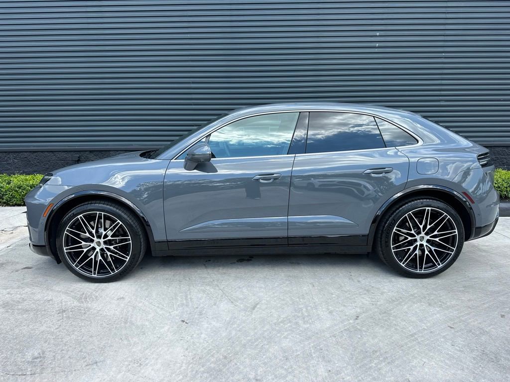 New 2026 Porsche Macan Turbo Electric AWD/4WD image 2