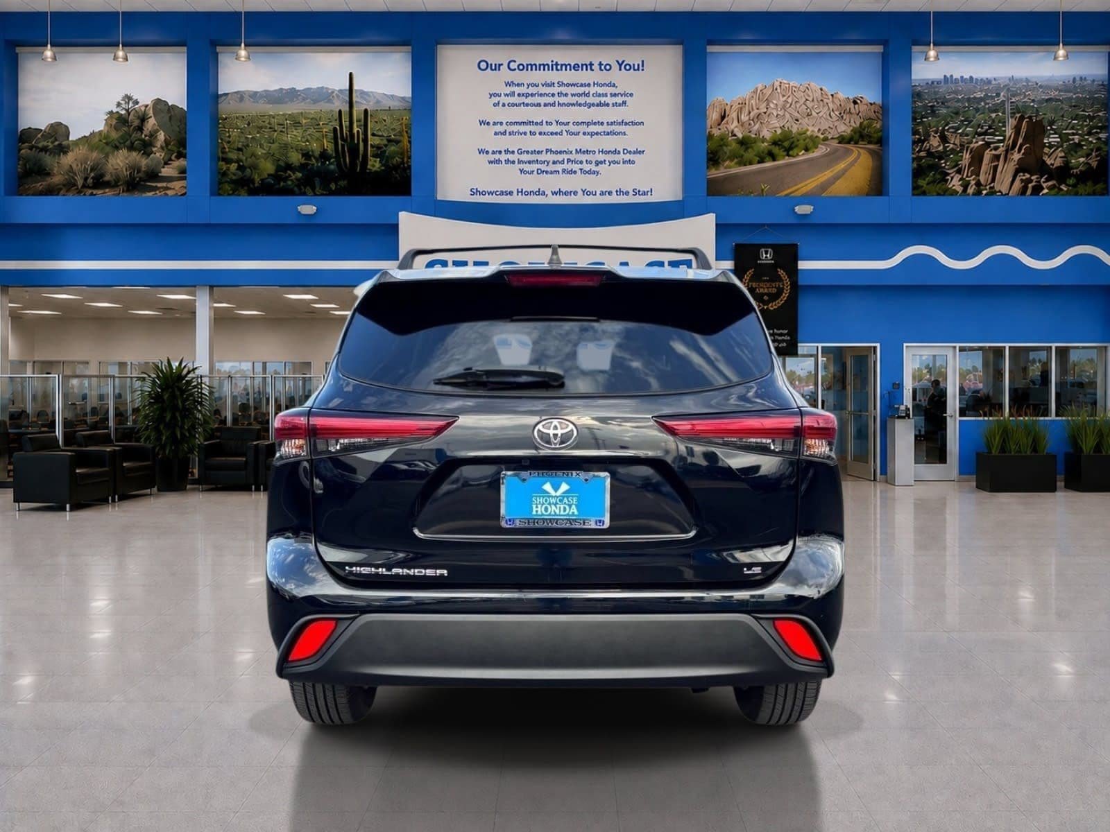 Used 2023 Toyota Highlander LE FWD image 7