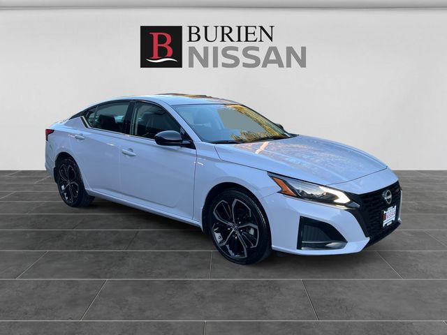 Used 2023 Nissan Altima 2.5 SR w/ SR Premium Package AWD/4WD image 7
