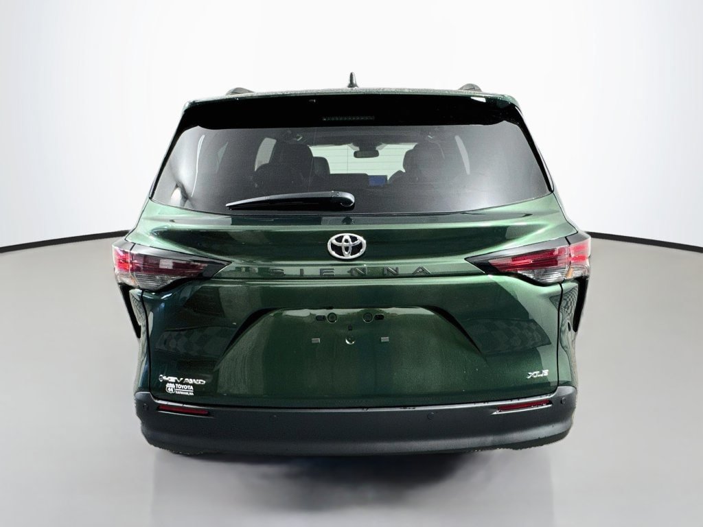 New 2026 Toyota Sienna XLE AWD/4WD image 7