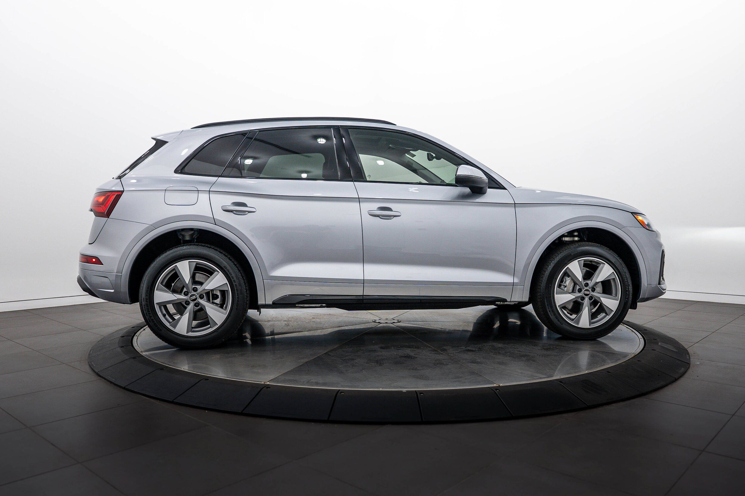 Certified 2024 Audi Q5 Premium w/ Premium Plus Package AWD/4WD image 3