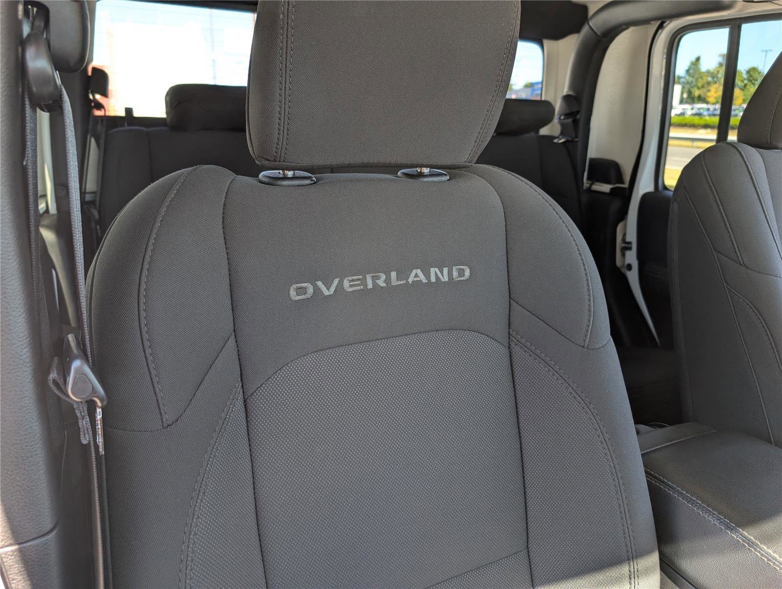 Used 2023 Jeep Gladiator Overland image 16