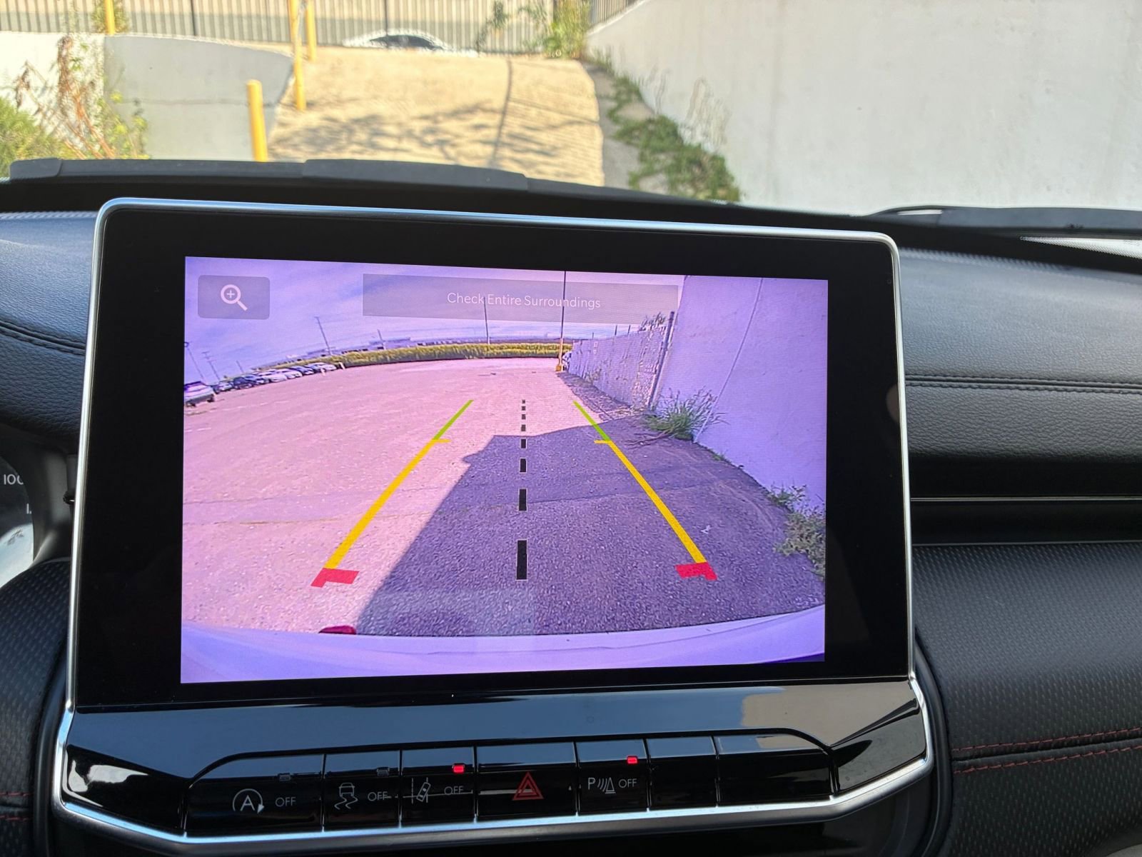 Used 2025 Jeep Compass Trailhawk image 23