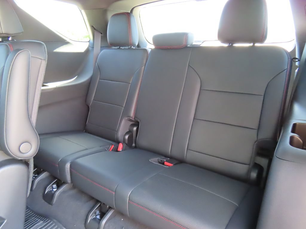 New 2026 Chevrolet Traverse RS w/ LPO, Floor Liner Package AWD/4WD image 27