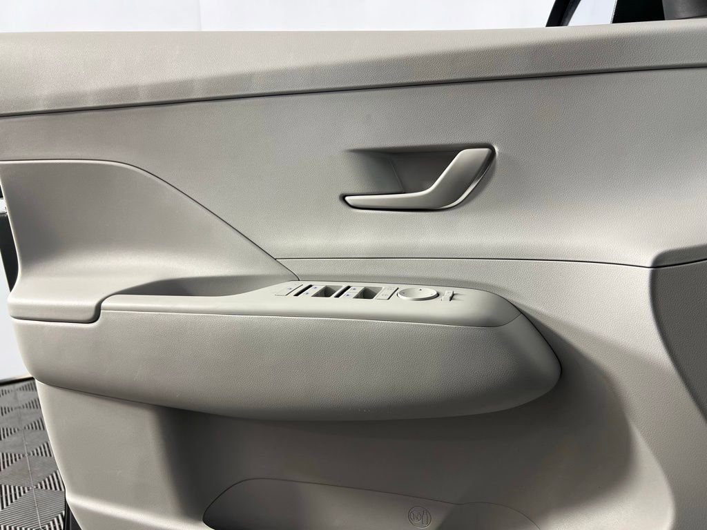 Used 2025 Hyundai Kona SEL image 24