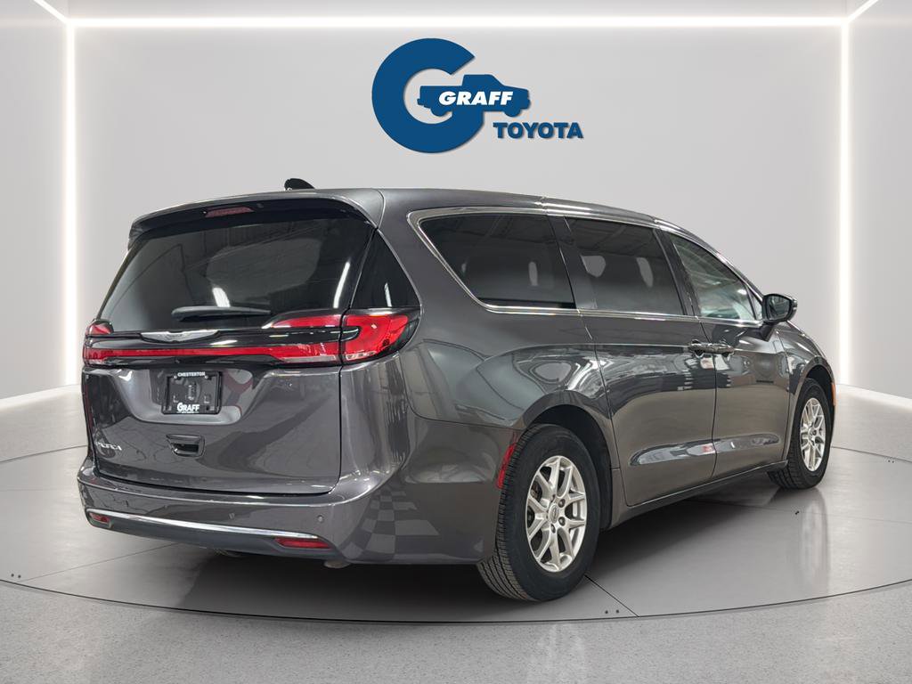 Used 2023 Chrysler Pacifica Touring-L image 8