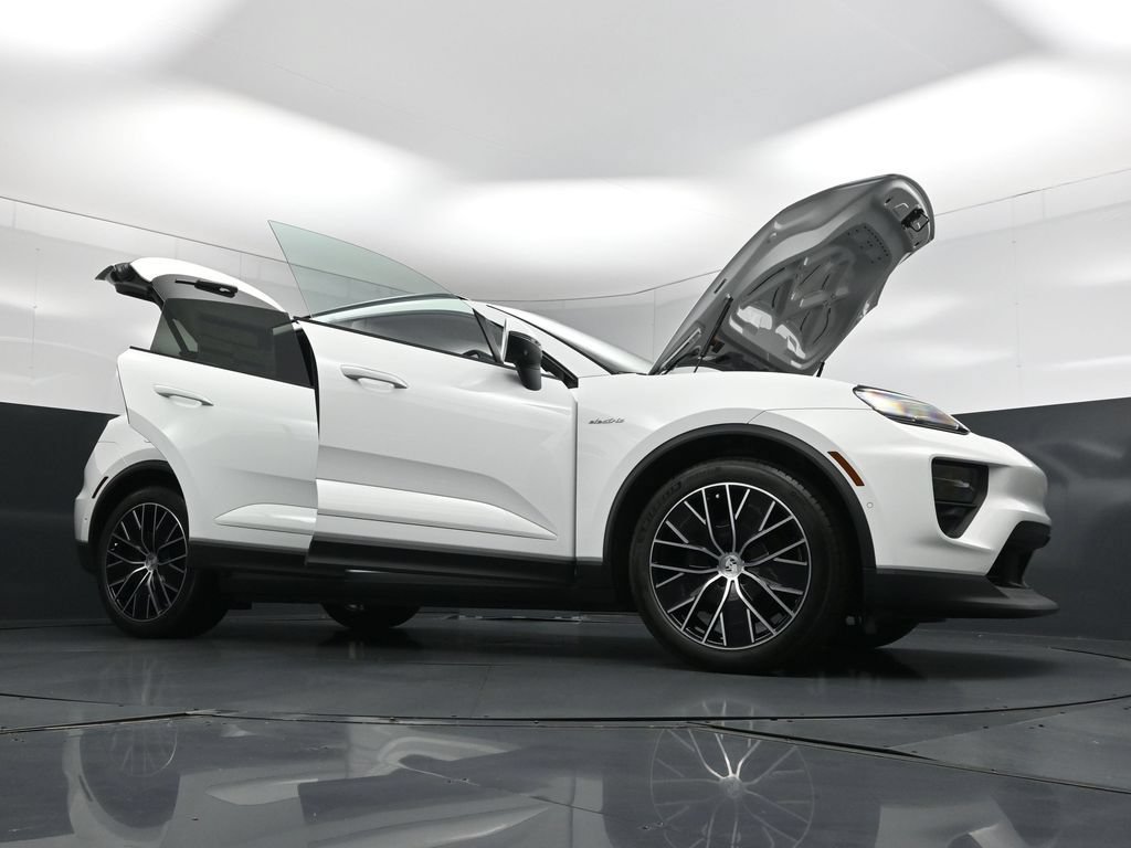 New 2026 Porsche Macan 4 Electric AWD/4WD image 34