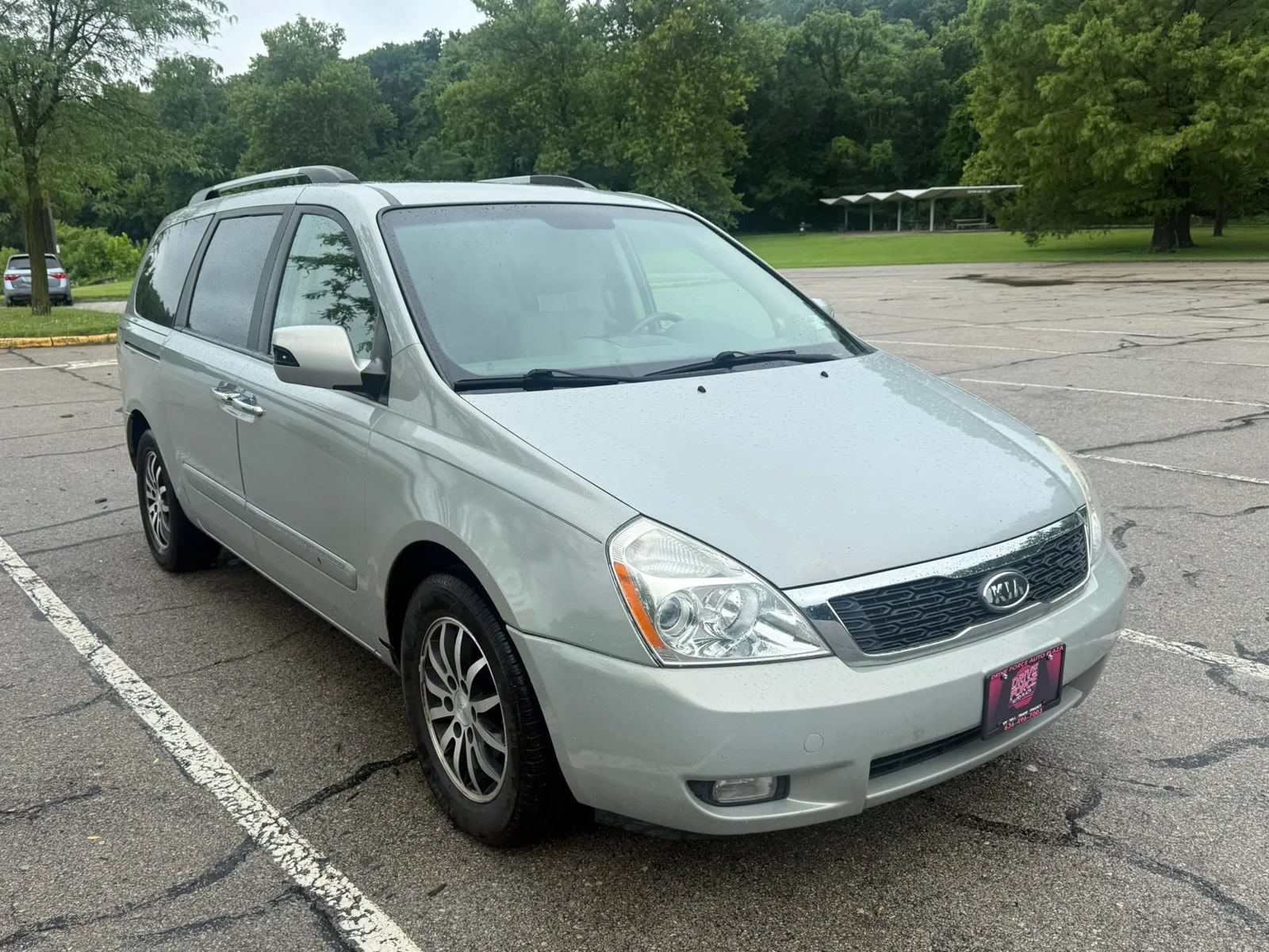 Used 2012 Kia Sedona EX w/ Luxury Pkg FWD image 3