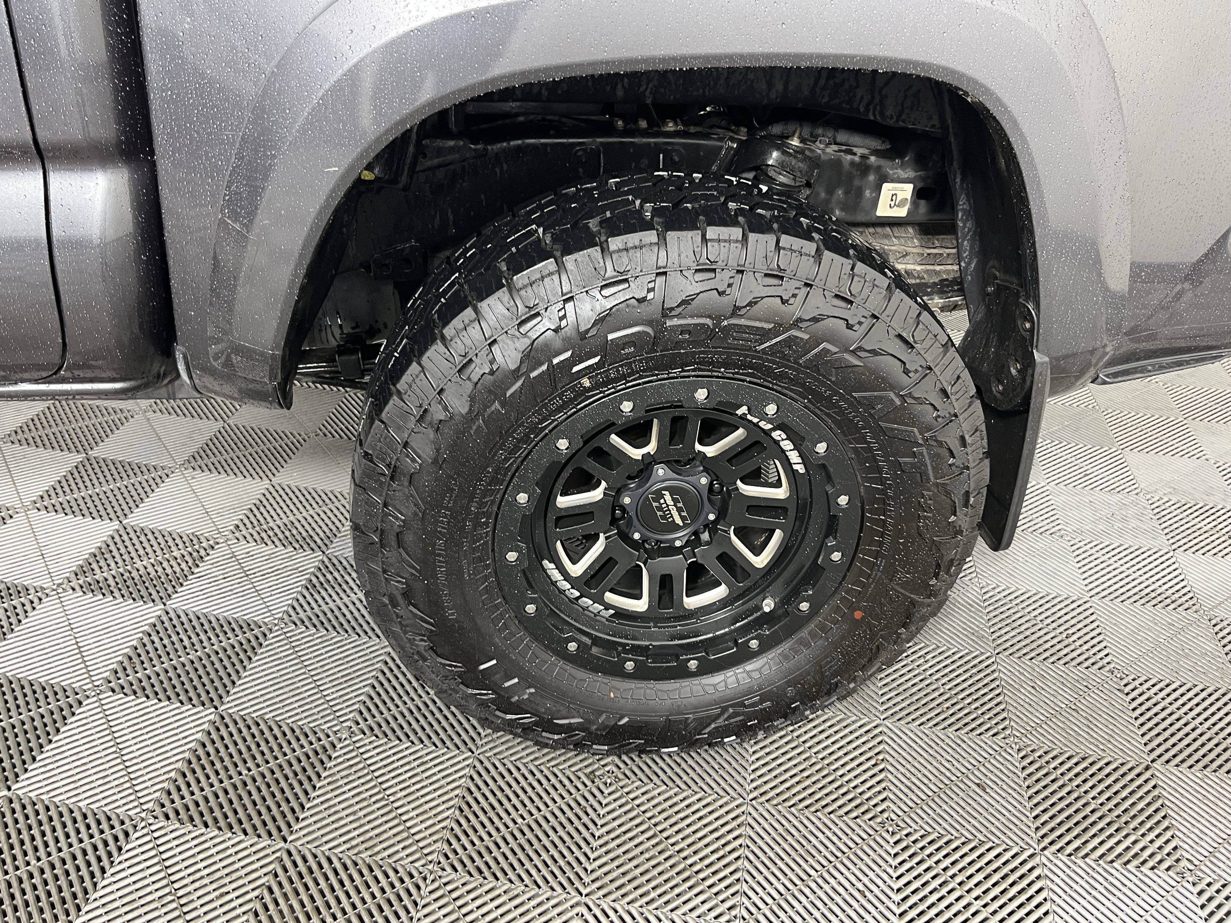 Used 2018 Toyota Tacoma TRD Sport w/ Technology Package image 20