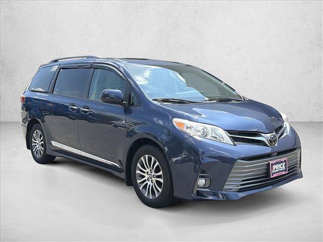 Used 2020 Toyota Sienna XLE Premium w/ Protection Package FWD image 3