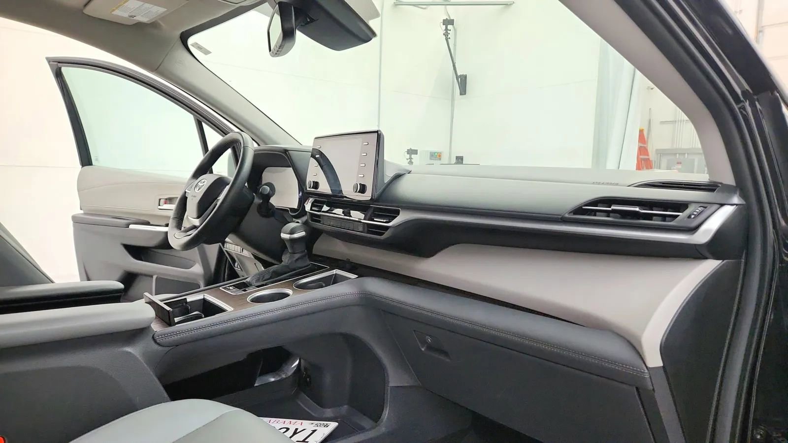 Used 2024 Toyota Sienna XLE image 30