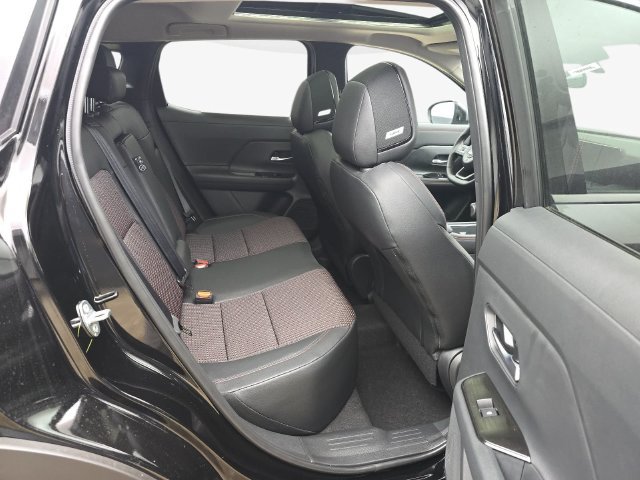 New 2027 Nissan Kicks SR w/ SR Premium Package FWD image 38
