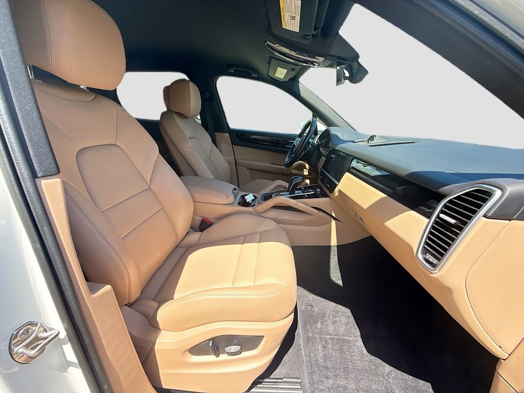 Used 2023 Porsche Cayenne image 29
