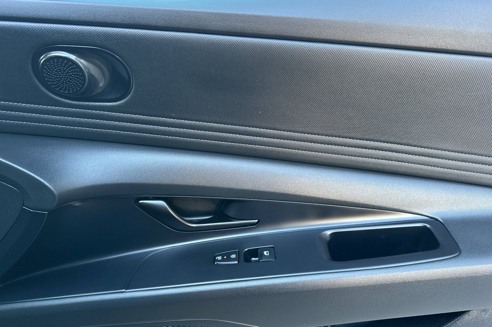 Certified 2025 Hyundai Elantra Sport w/ Cargo Package image 18